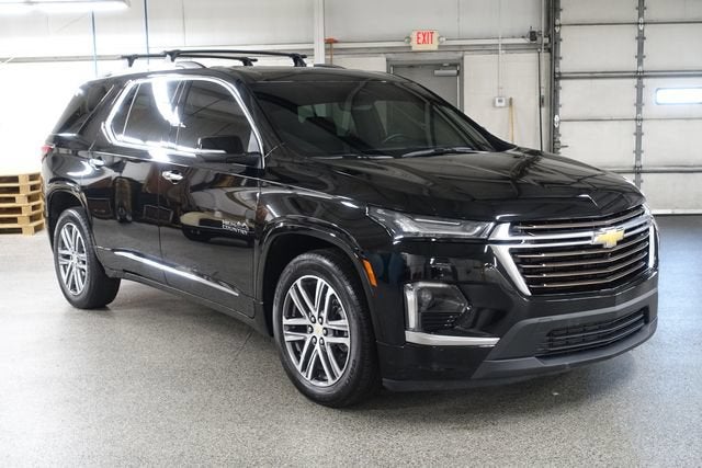 2023 Chevrolet Traverse High Country in Mosaic Black Metallic — front three-quarter view
