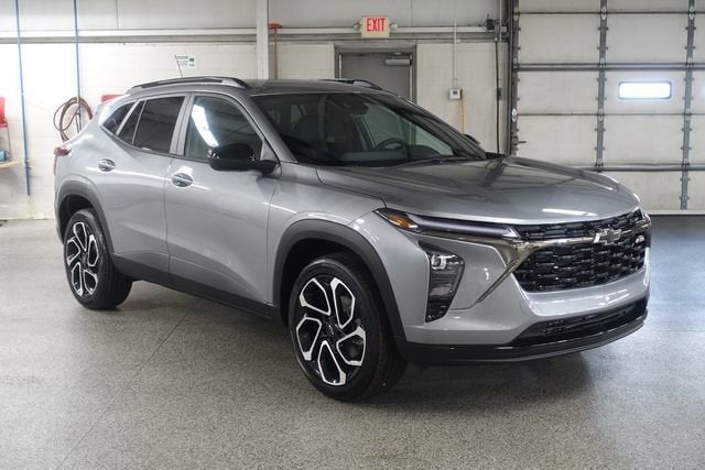 2026 Chevrolet Trax 2RS in Sterling Gray Metallic — front three-quarter view