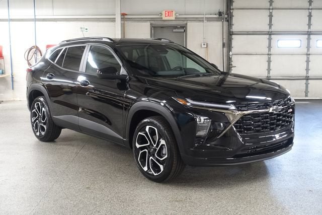 2026 Chevrolet Trax 2RS in Mosaic Black Metallic — front three-quarter view